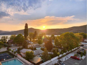 Top Floor Lakeshore Views Near Skiing